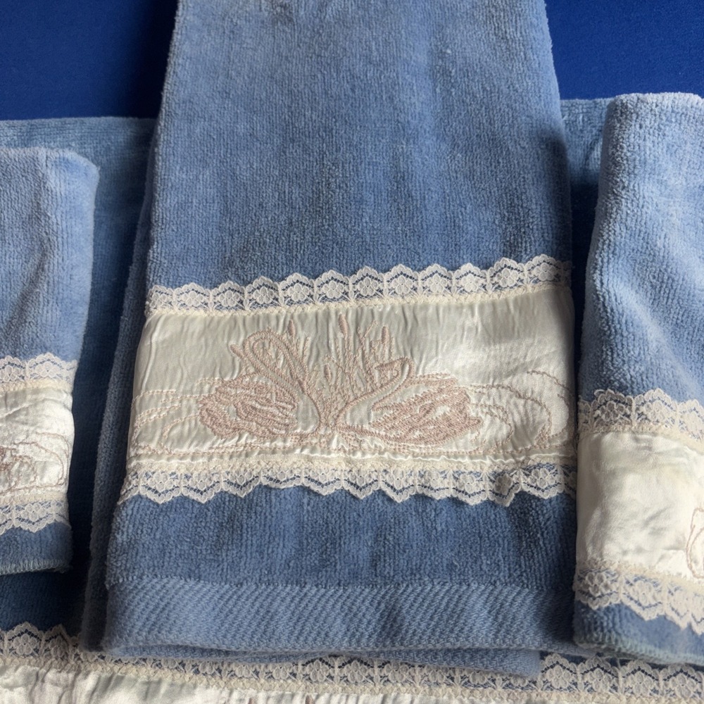 Vintage Embroidered Swans Blue Bath Towels Grandma core Set Of 4